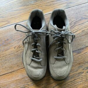 RYKA Catalyst nubuck leather walking shoe/11 womens/removable insole